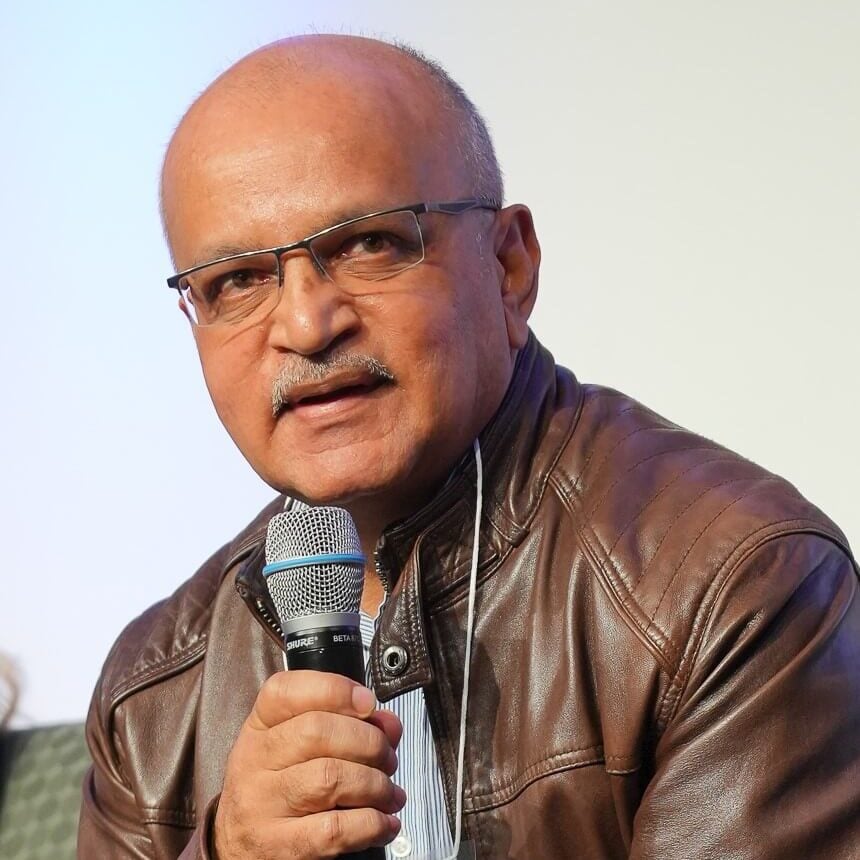 Vivek Burhanpurkar headshot